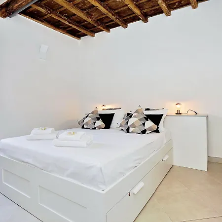 Reginella Апартаменты Рим